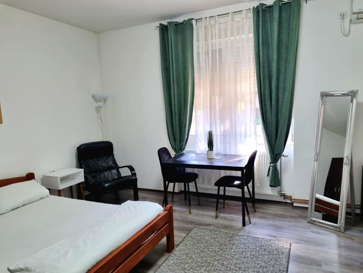 Rooms Villa Luigi Панчево Екстер'єр фото